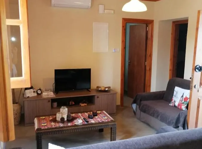 Fontana Traditional House * Anarita