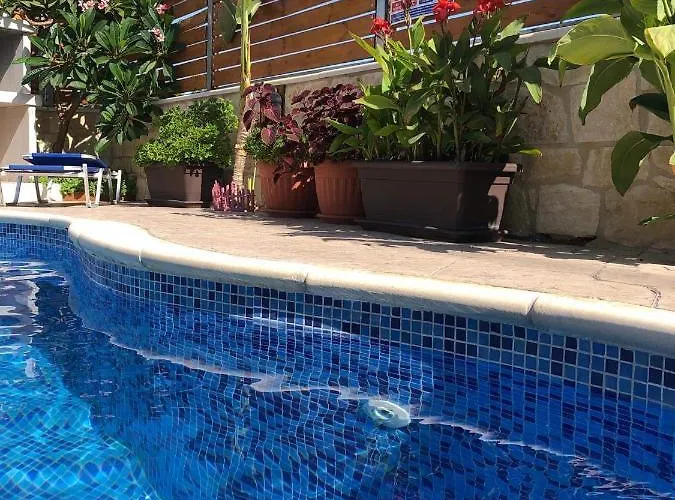 Fontana Traditional House Anarita