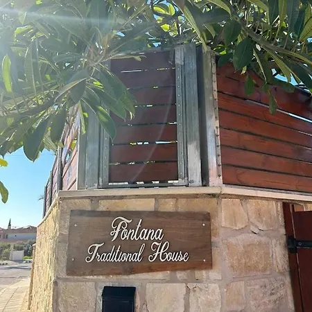 Fontana Traditional House * Anarita