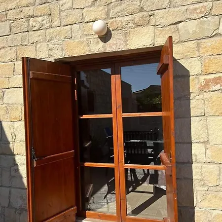 Fontana Traditional House Anarita