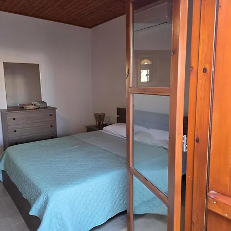 בית נופש Fontana Traditional House *