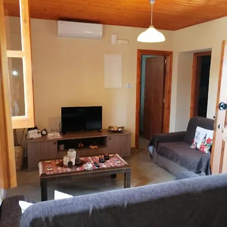 Fontana Traditional House * Anarita