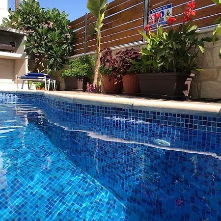 Fontana Traditional House * Anarita