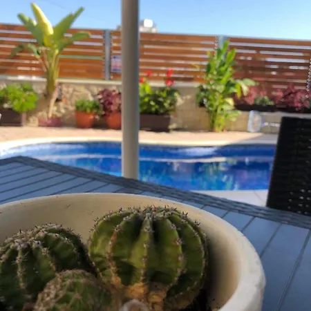 Fontana Traditional House * Anarita