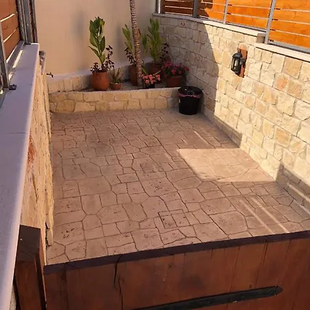 Fontana Traditional House * Anarita