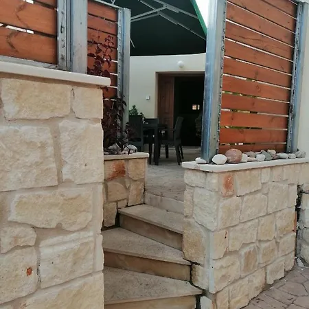 Fontana Traditional House בית נופש *